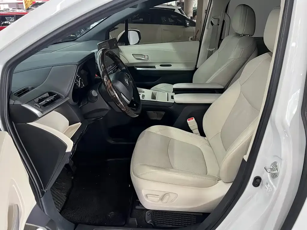 Toyota Sienna — фото 2