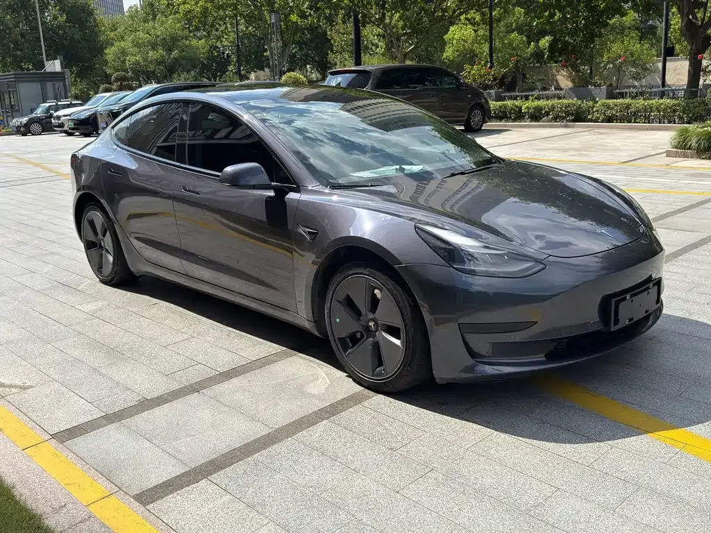 Tesla Model 3 — фото 10