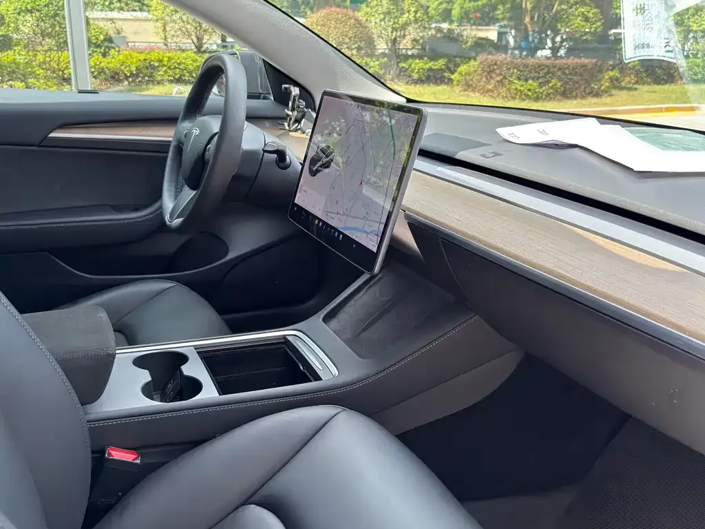 Tesla Model 3 — фото 7