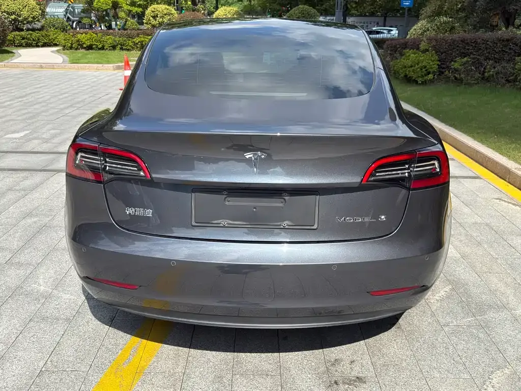 Tesla Model 3 — фото 9