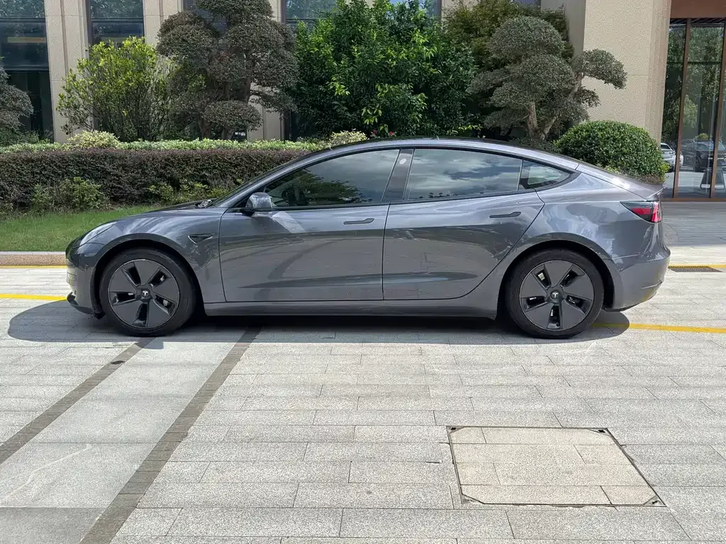 Tesla Model 3 — фото 3