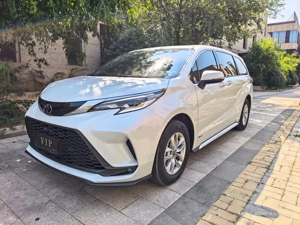 Toyota Granvia — фото 1