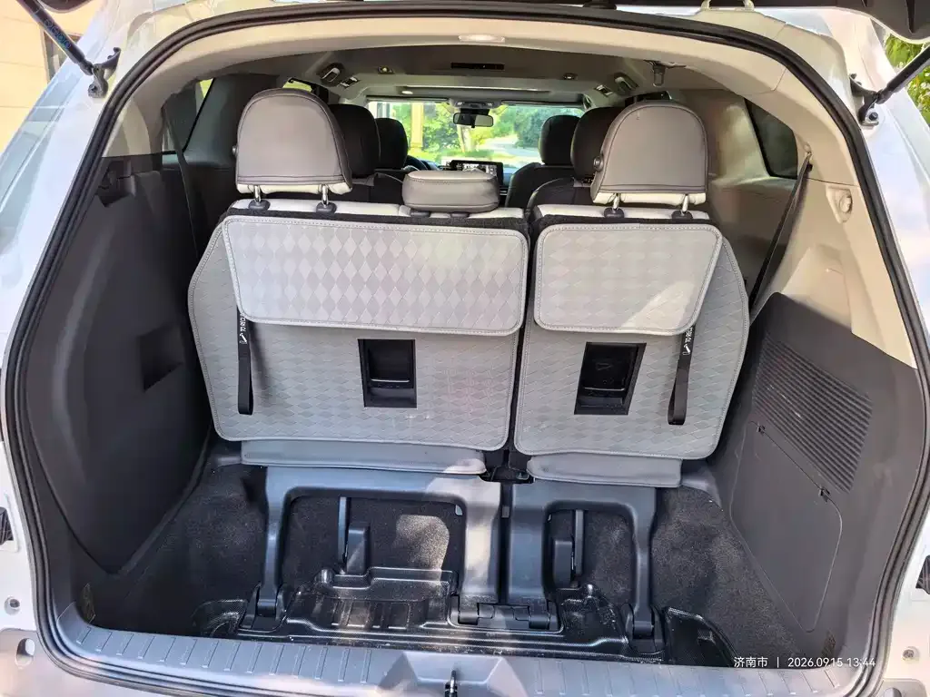 Toyota Granvia — фото 2