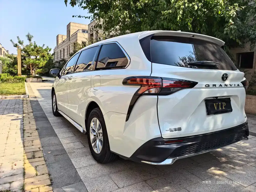 Toyota Granvia — фото 3