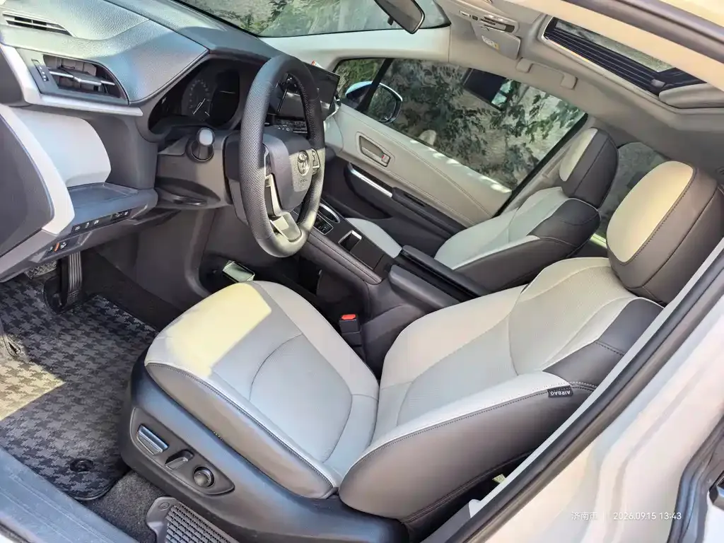 Toyota Granvia — фото 7