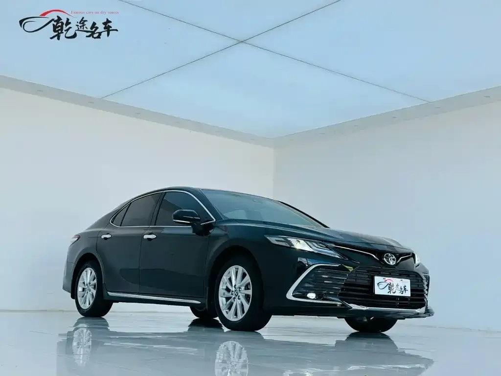 Toyota Camry — фото 3