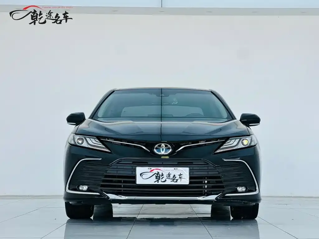 Toyota Camry — фото 6