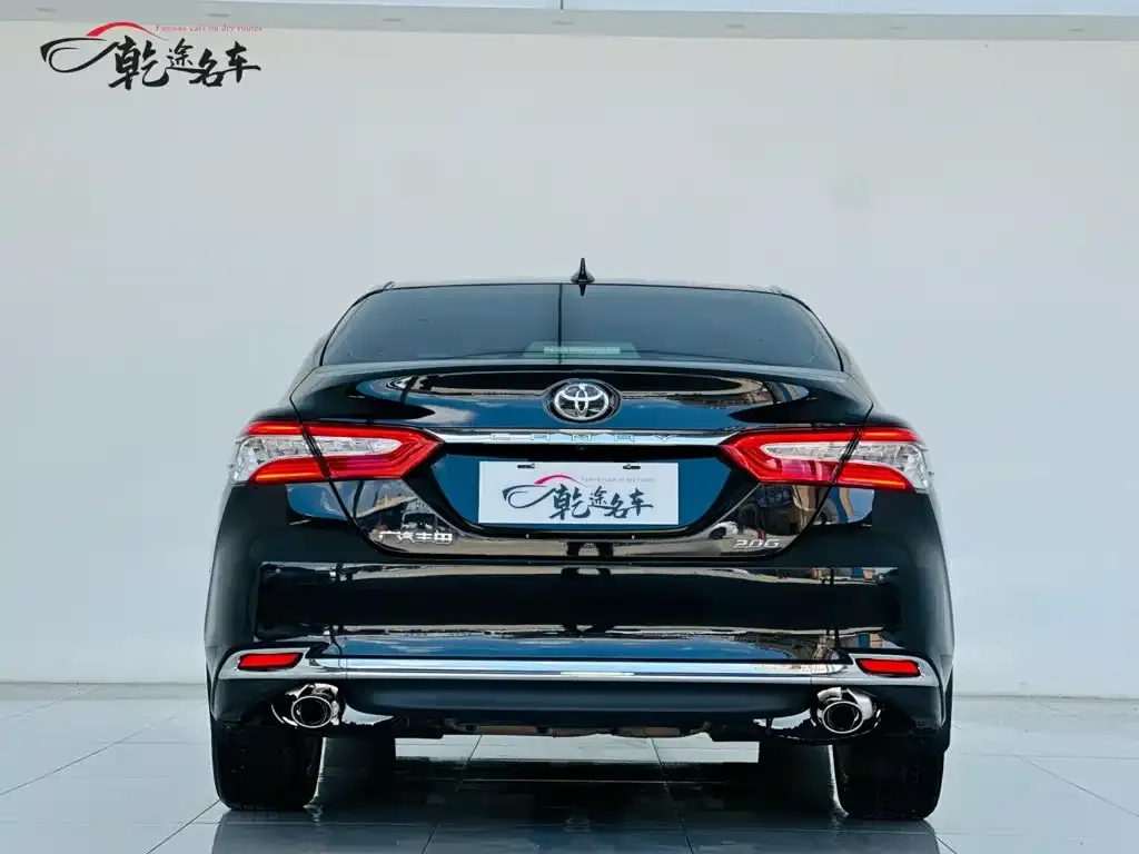 Toyota Camry — фото 9