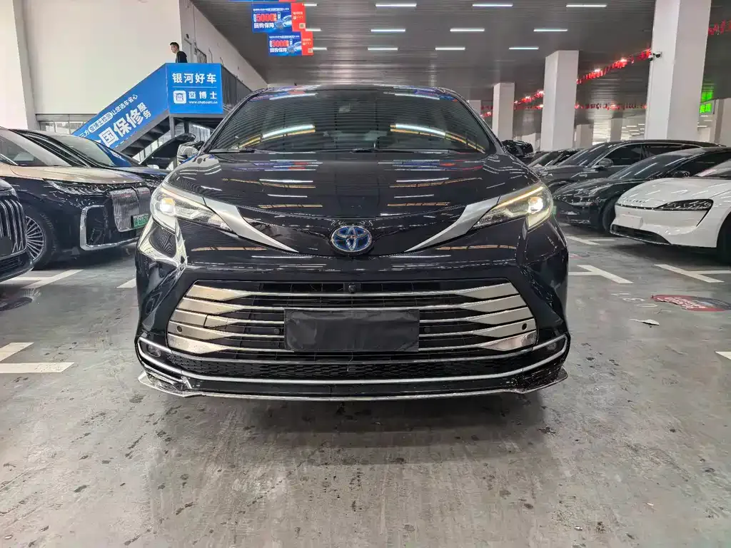 Toyota Sienna — фото 7