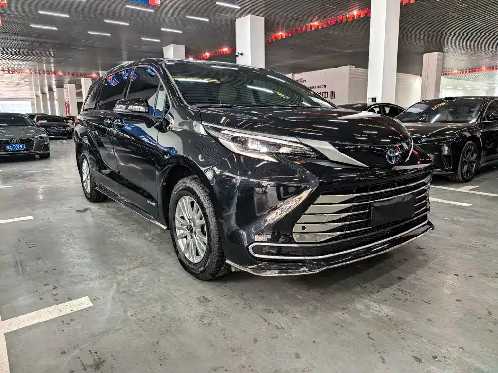 Toyota Sienna — фото 9