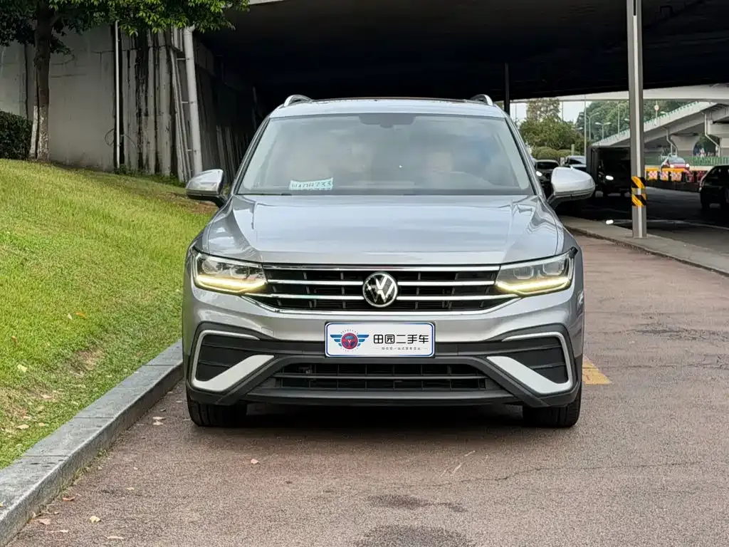 Volkswagen Tiguan L — фото 6
