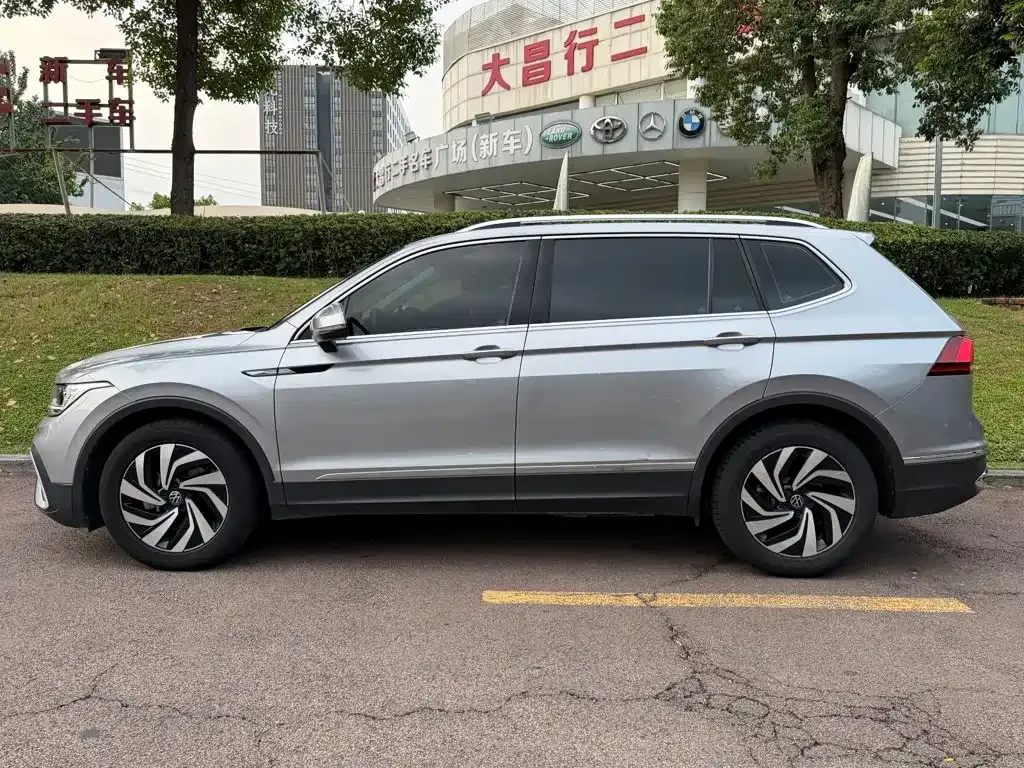 Volkswagen Tiguan L — фото 7