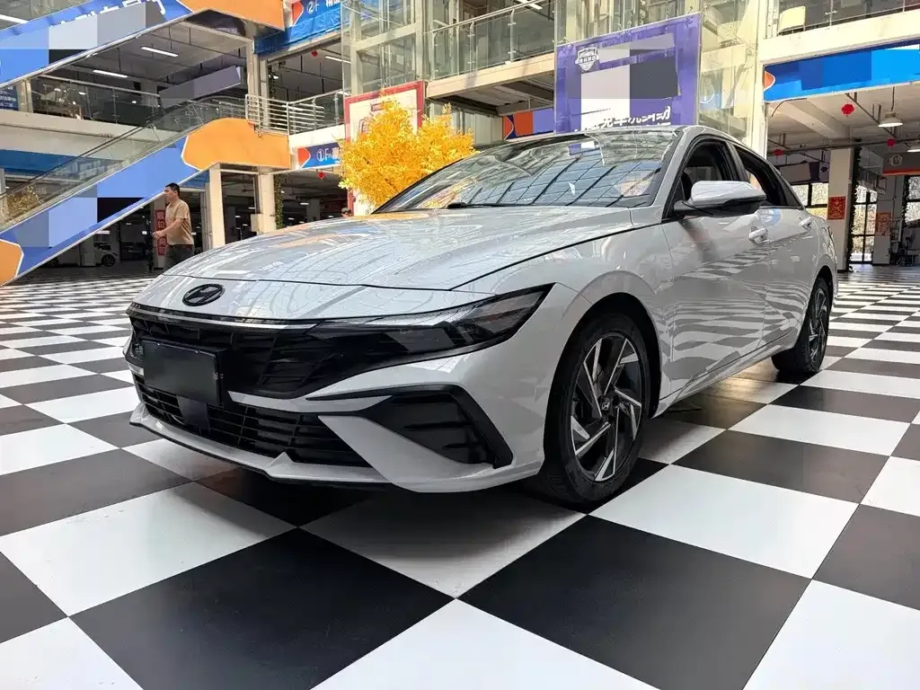 Hyundai Elantra — фото 1