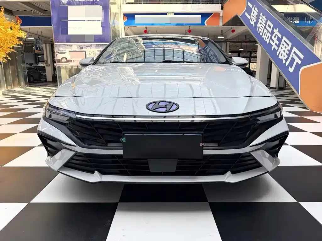 Hyundai Elantra — фото 7