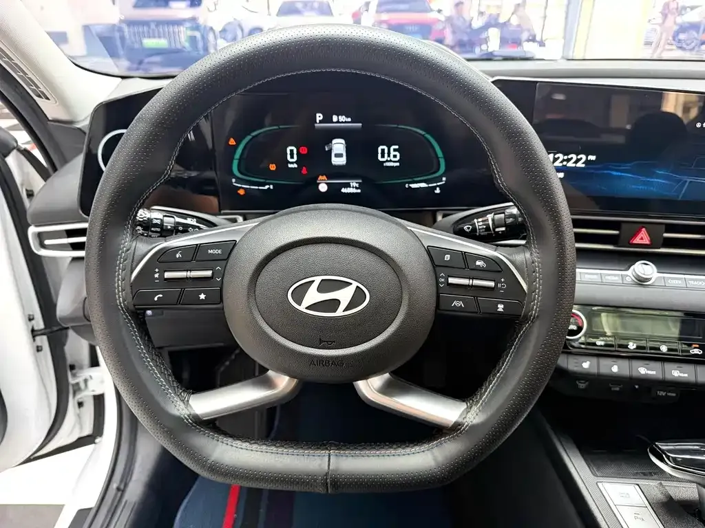 Hyundai Elantra — фото 9