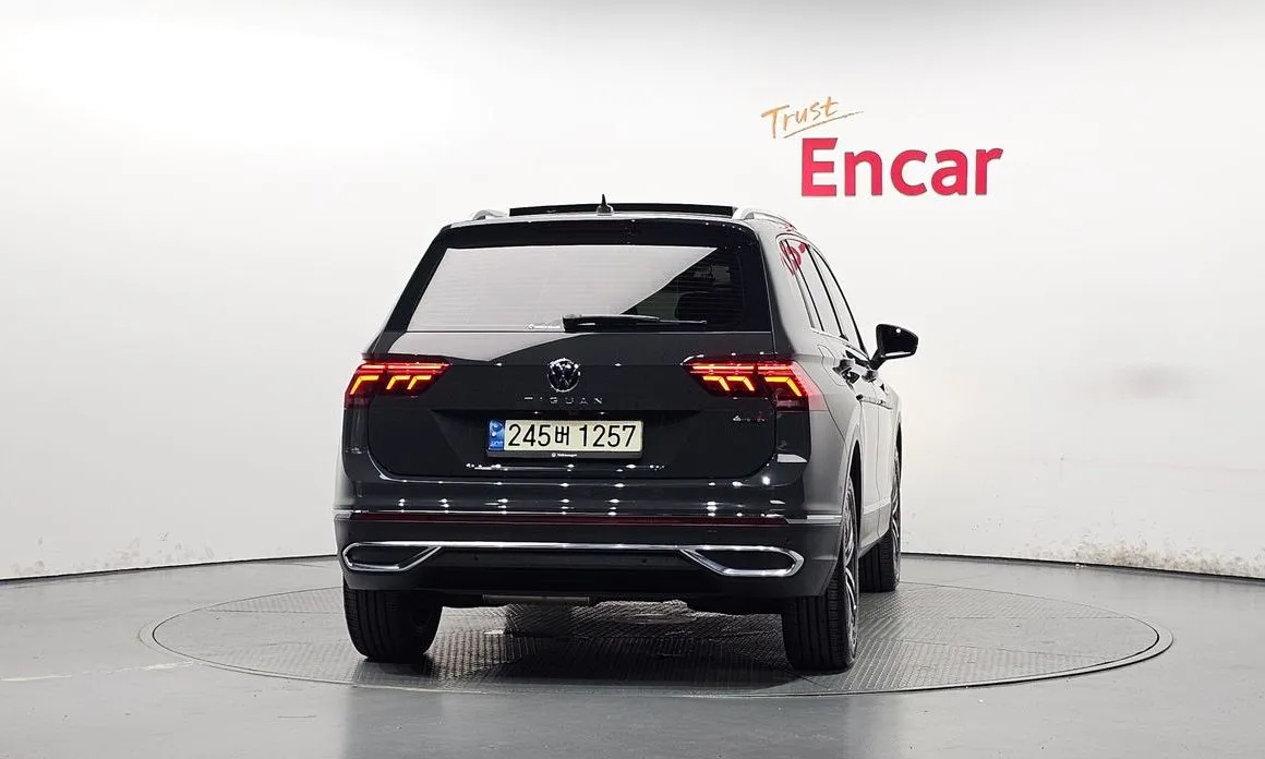 Volkswagen Tiguan — фото 8