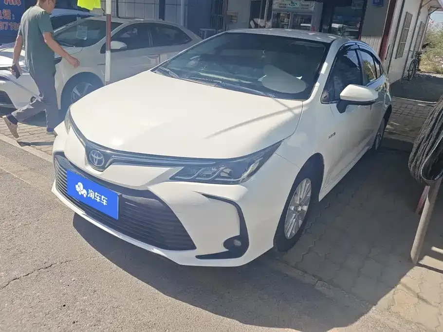 Toyota Corolla — фото 1