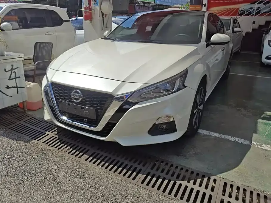 Nissan Teana — фото 1