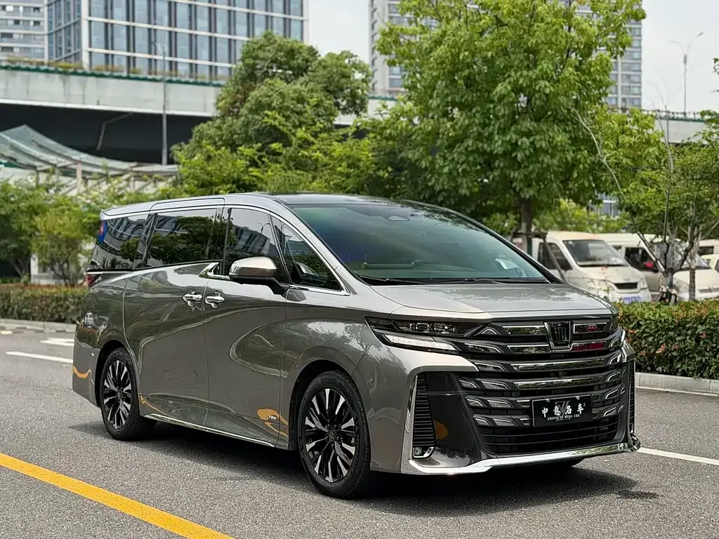 Toyota Vellfire — фото 10