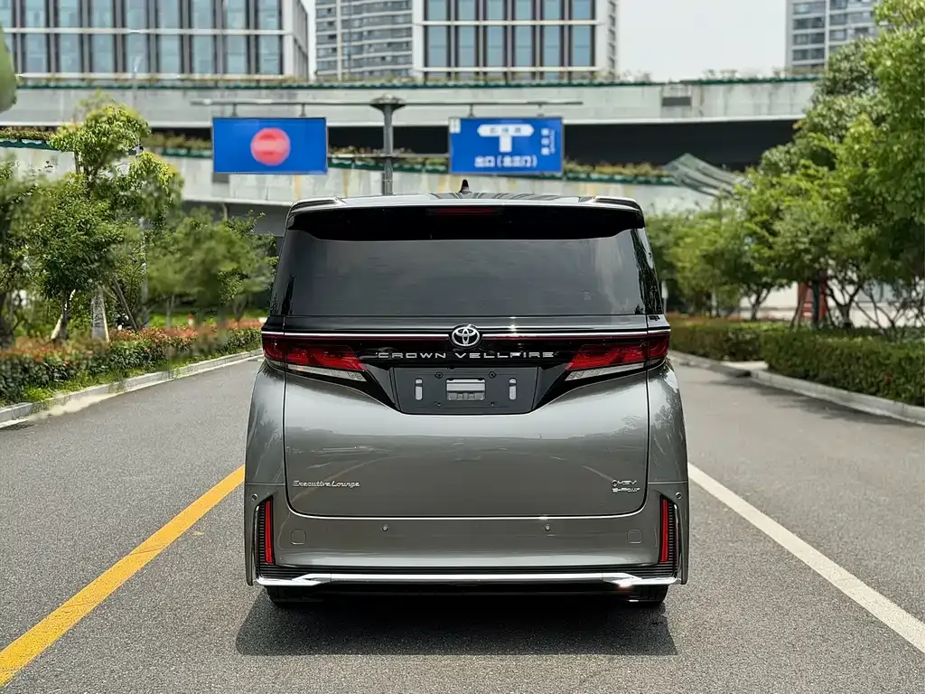 Toyota Vellfire — фото 5