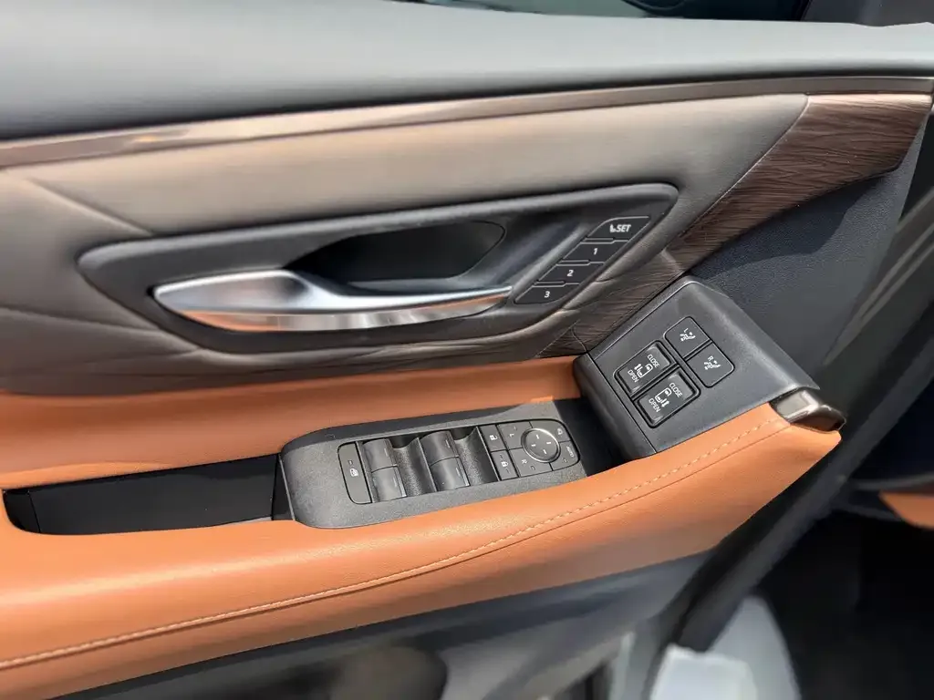 Toyota Vellfire — фото 4