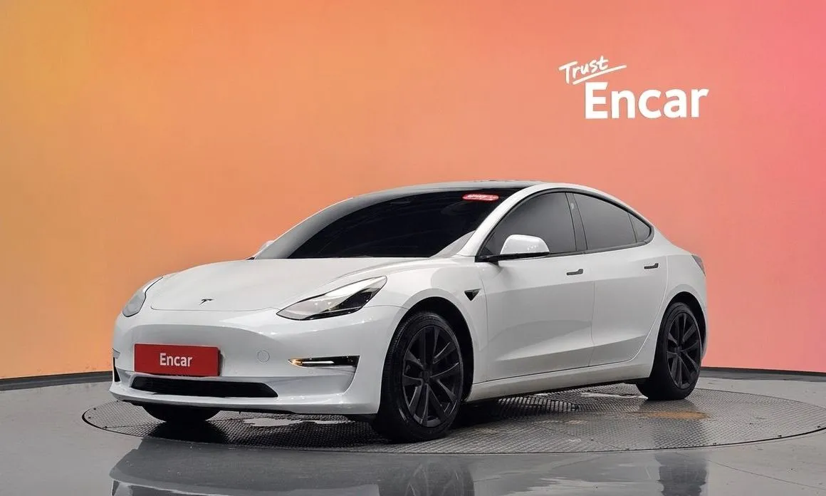 Tesla Model 3 — фото 1