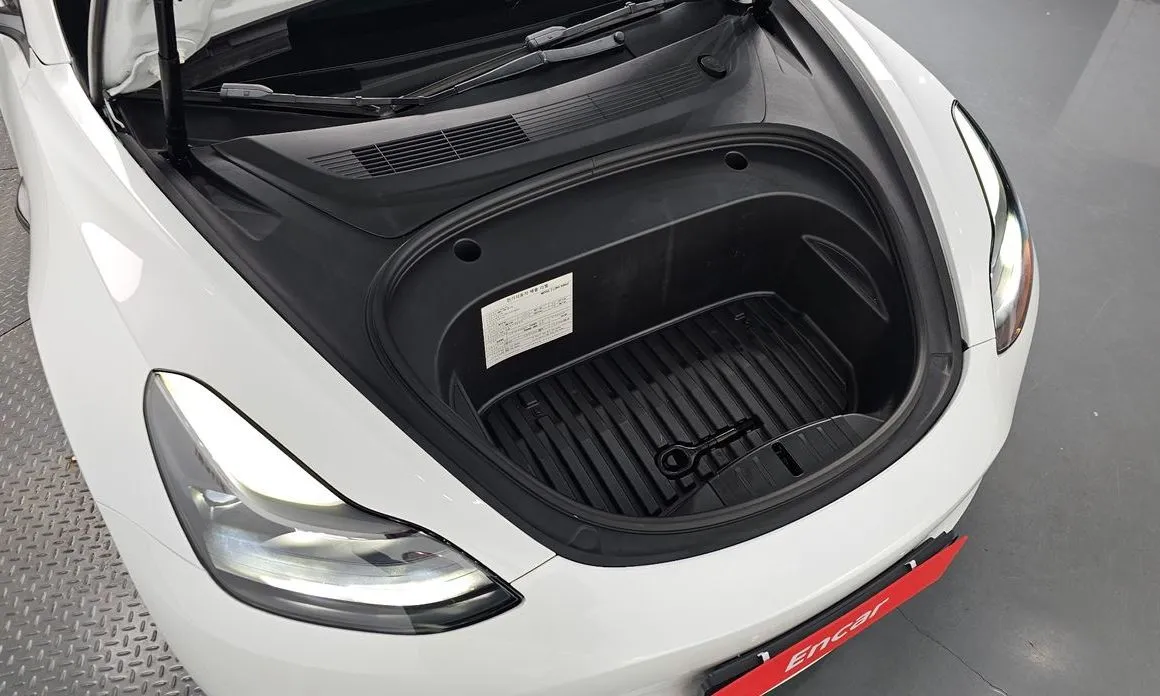 Tesla Model 3 — фото 9