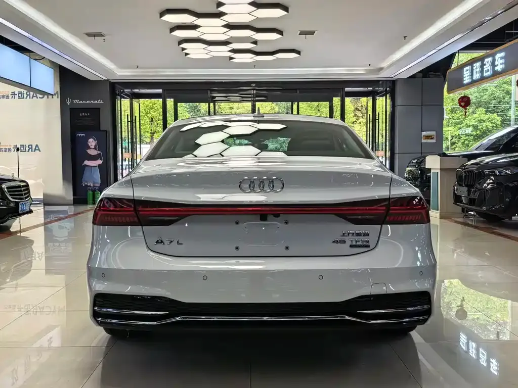 Audi A7L — фото 2