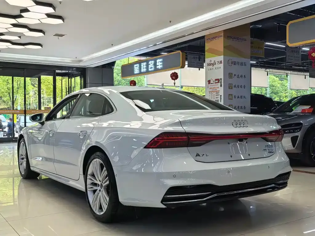 Audi A7L — фото 8