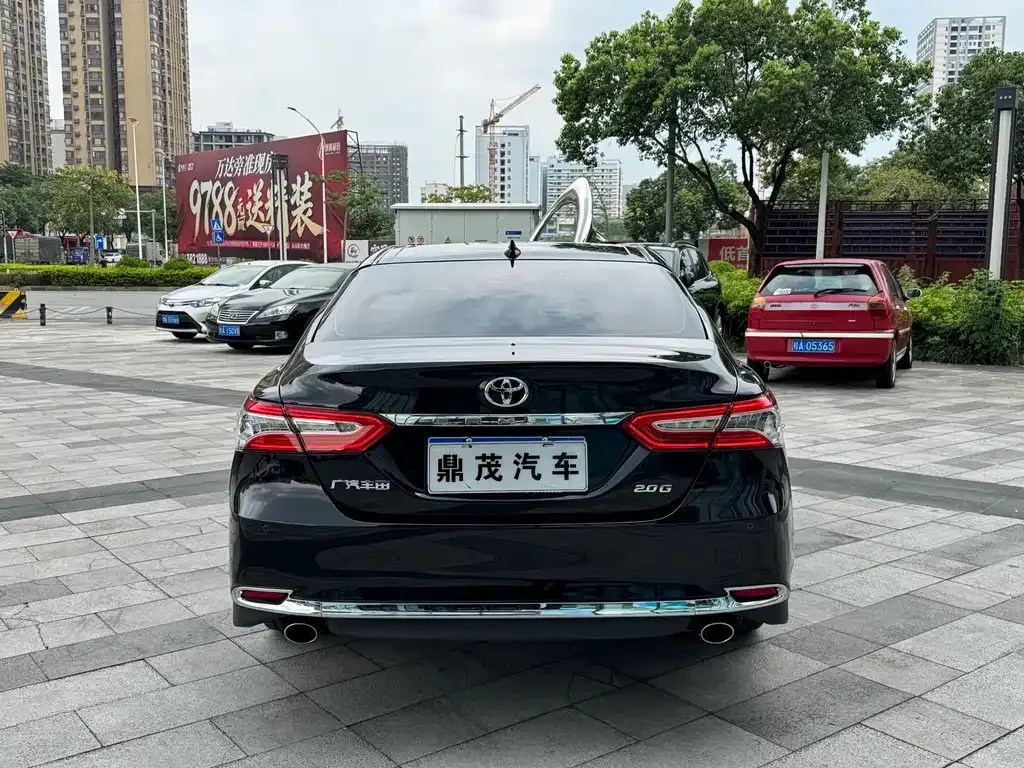 Toyota Camry — фото 5