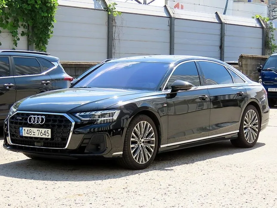 Audi A8 — фото 7