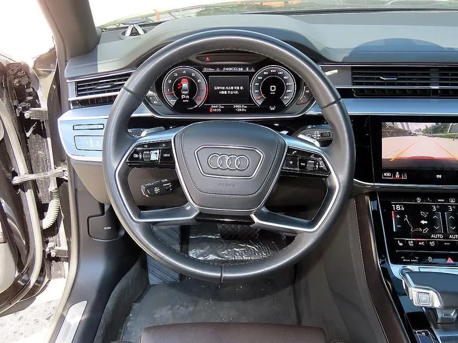 Audi A8 — фото 9