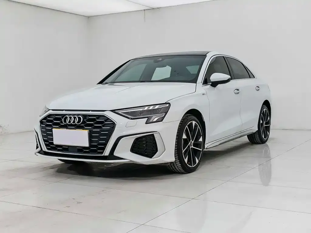 Audi A3 — фото 1