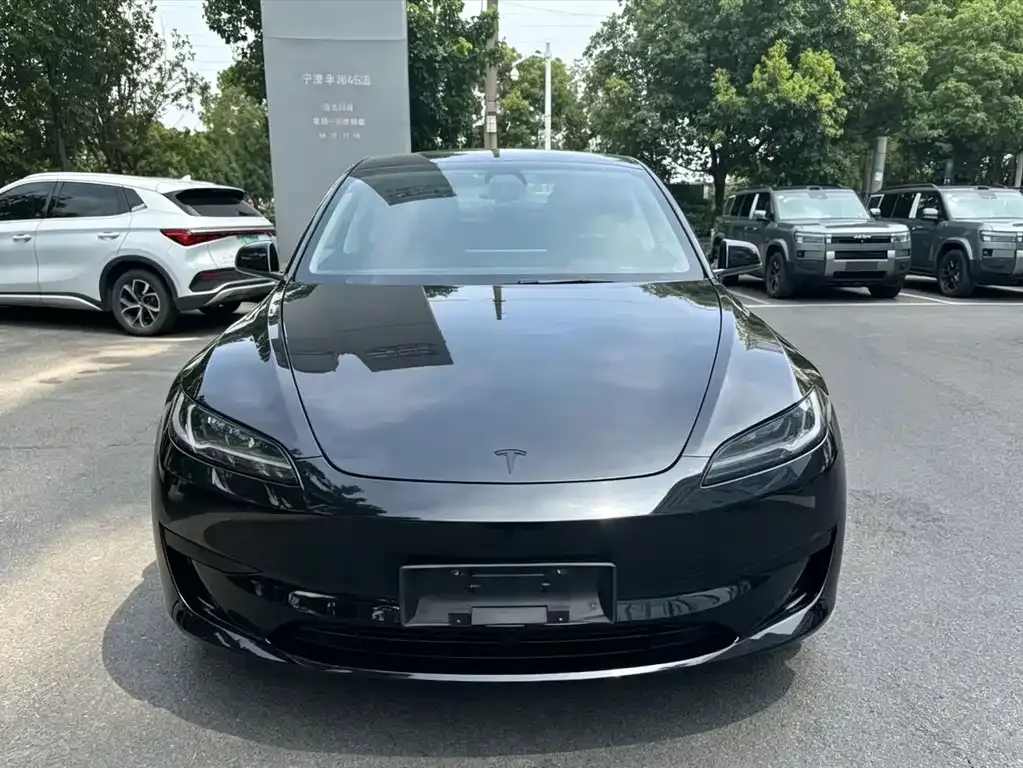 Tesla Model 3 — фото 10