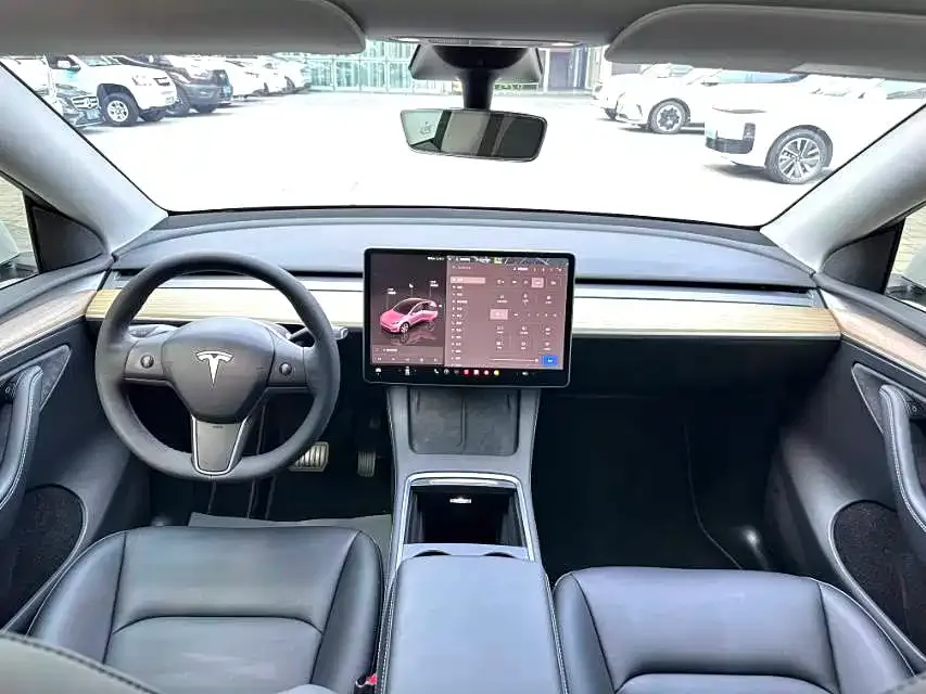 Tesla Model Y — фото 5