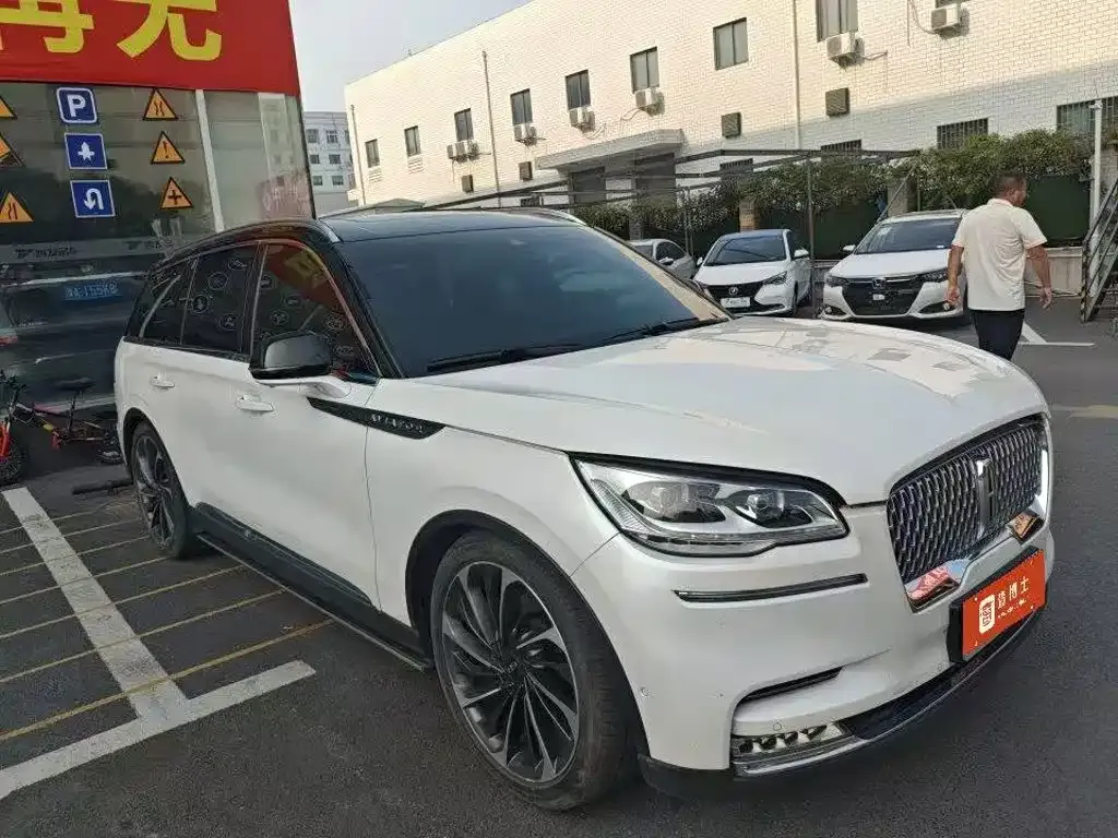 Lincoln Aviator — фото 1