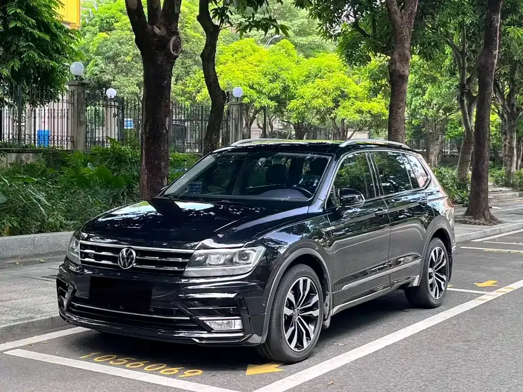 Volkswagen Tiguan L — фото 1