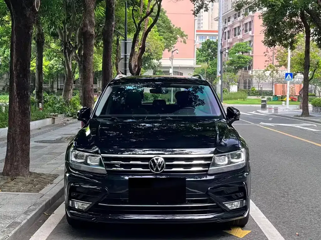 Volkswagen Tiguan L — фото 10