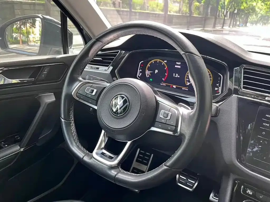 Volkswagen Tiguan L — фото 7