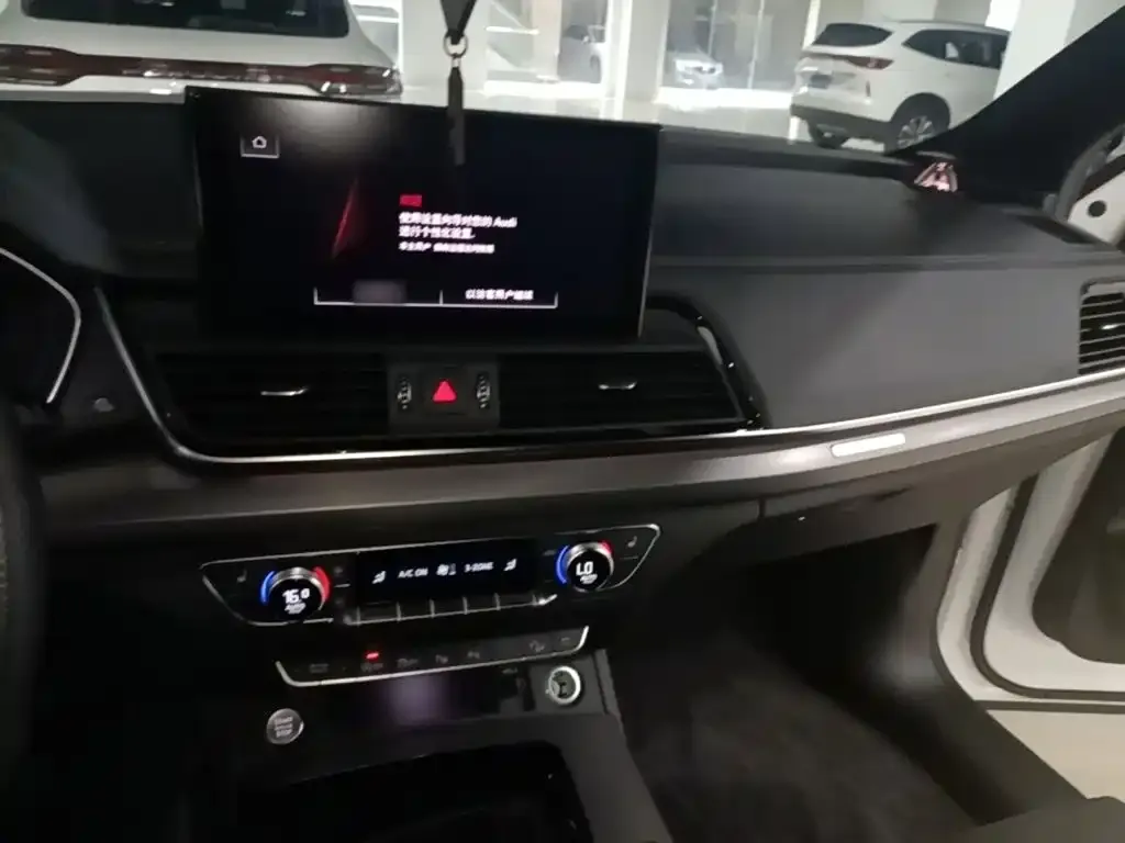 Audi Q5L Sportback — фото 4