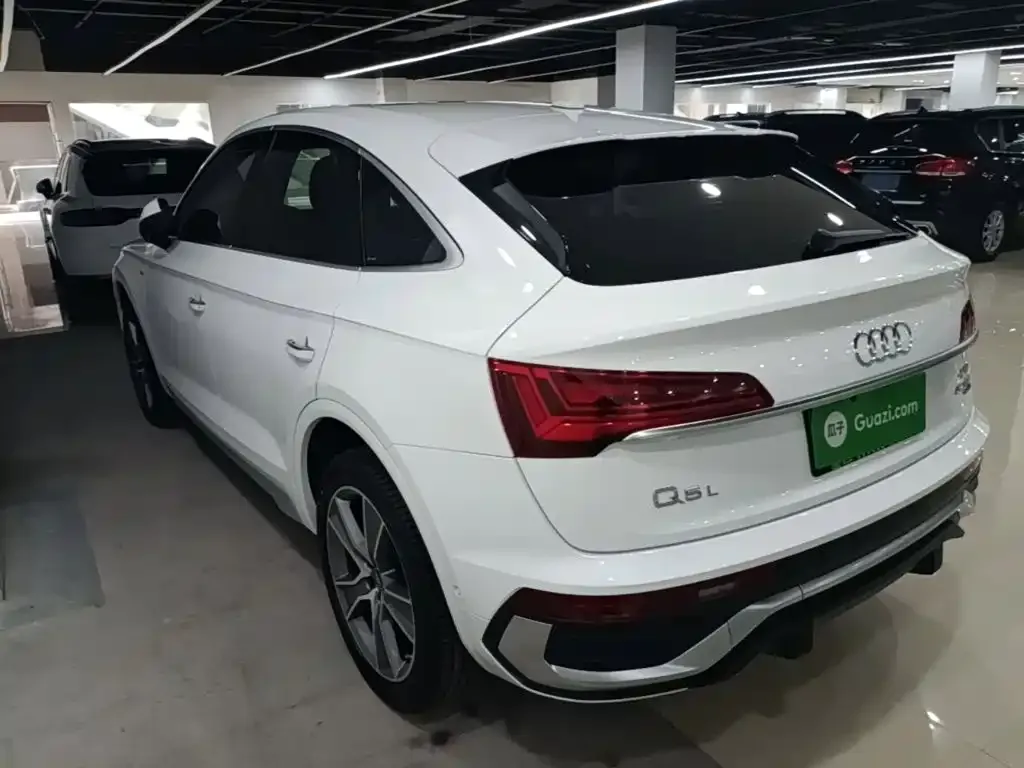 Audi Q5L Sportback — фото 5