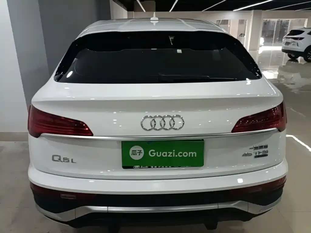 Audi Q5L Sportback — фото 3