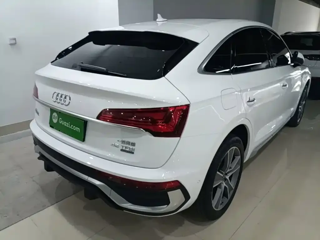 Audi Q5L Sportback — фото 8