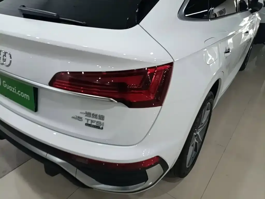 Audi Q5L Sportback — фото 9