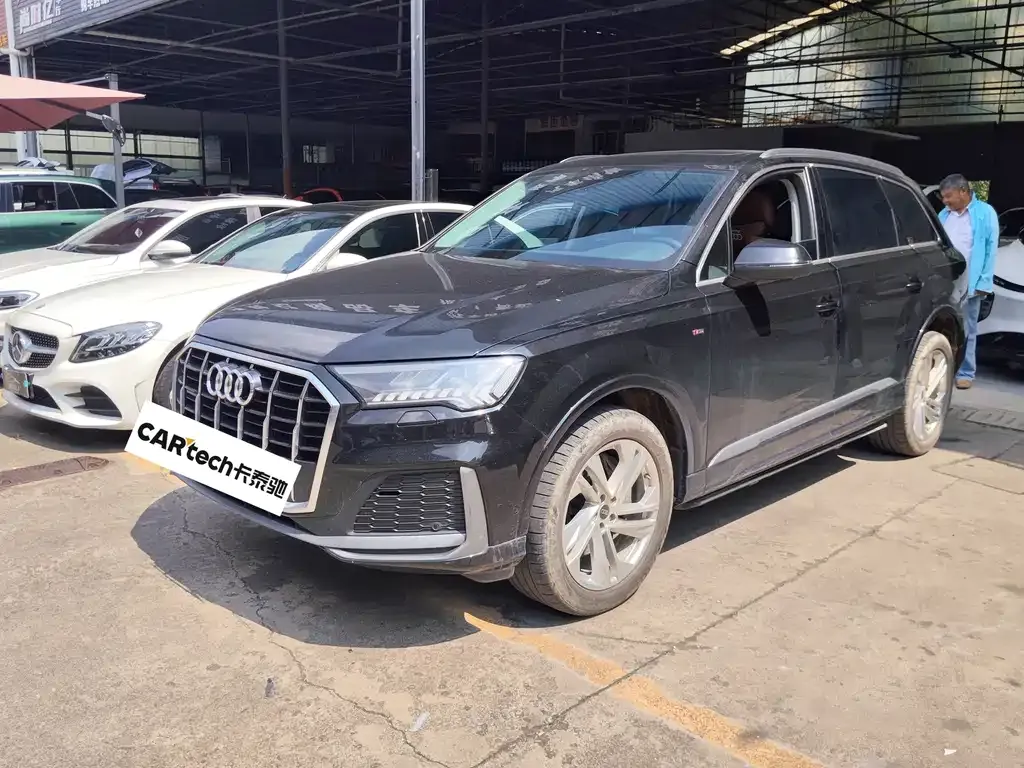 Audi Q7 — фото 10