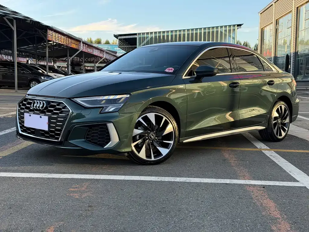 Audi A3 — фото 1