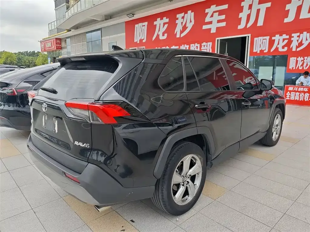 Toyota RAV4 — фото 9