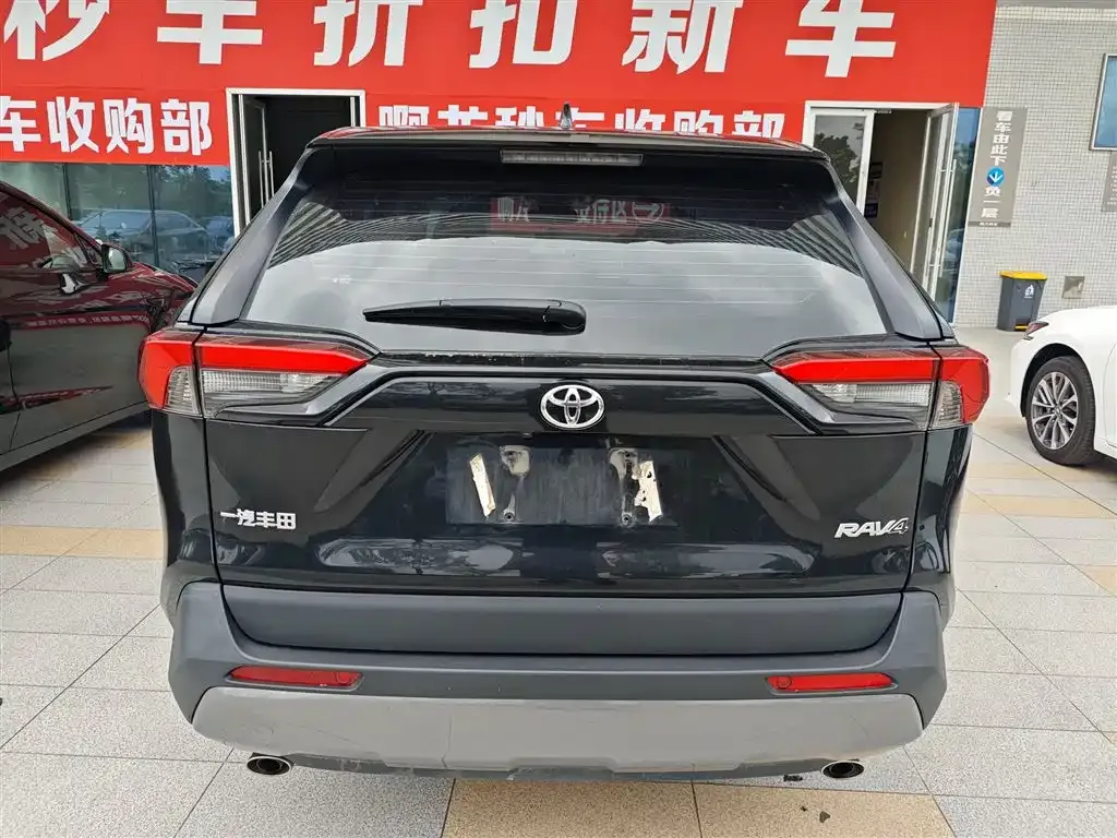 Toyota RAV4 — фото 7