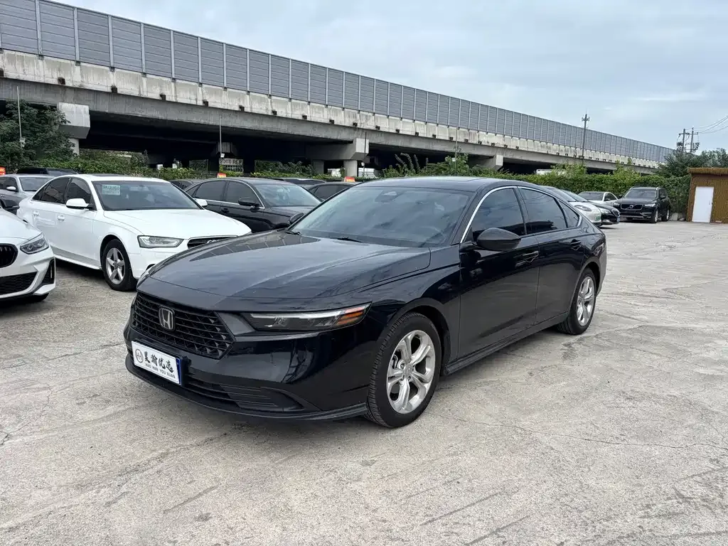 Honda Accord — фото 1