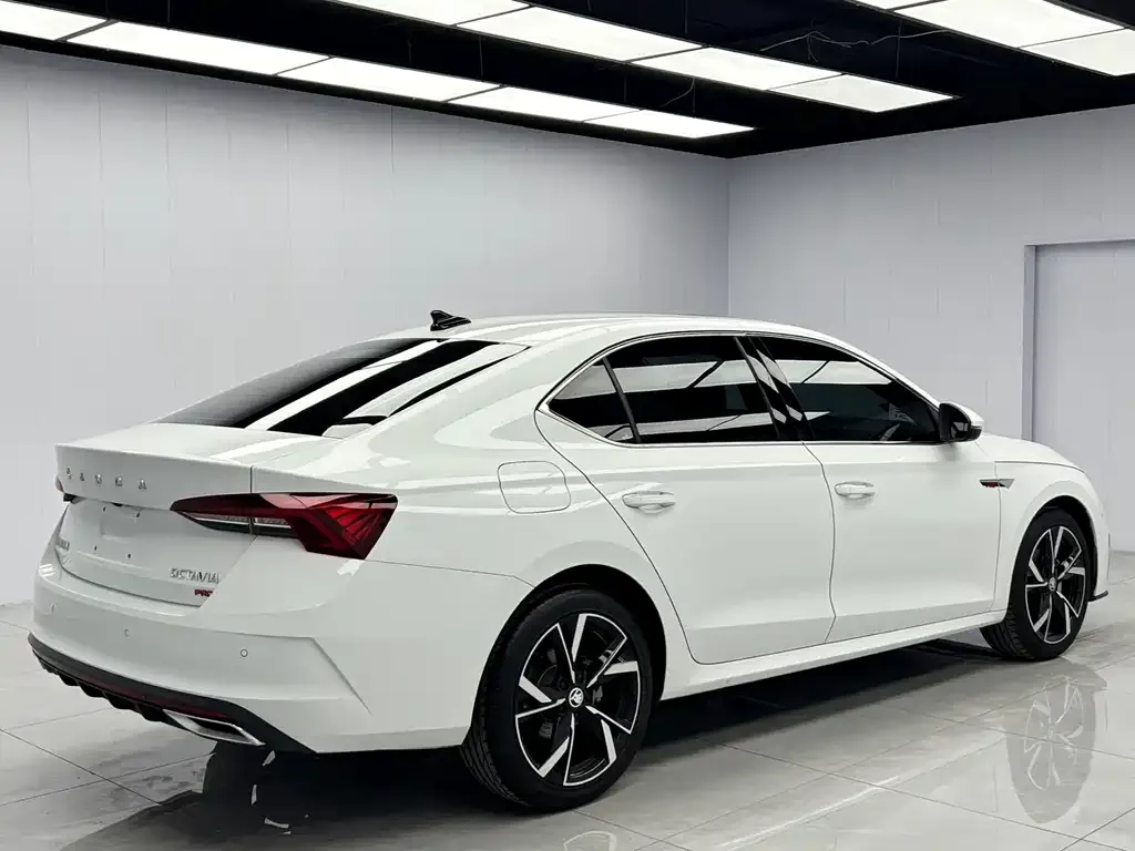 Skoda Octavia — фото 7